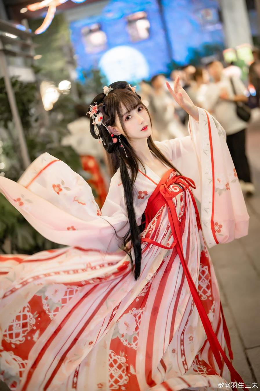 羽生三未白花的誓言：用镜头诠释cosplay的独特魅力